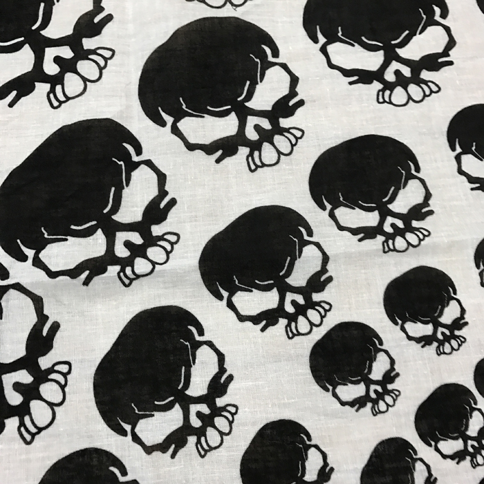 Cotton gradient skull outdoor large handkerchiefs, handkerchiefs, sports sweat-absorbing headscarves, 55CM square towels for export from street stalls Application Scenario