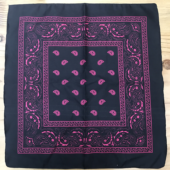 Square scarves, street stalls, foreign trade items, all-polyester amoeba headscarves, cashew flower outdoor large handkerchiefs, handkerchiefs, sports sweat-absorbing headscarves, square scarves 55CM foreign trade items Application Scenario