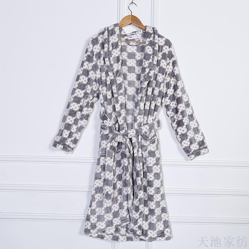 Zhendong Autumn And Winter Thickened Custom Flannel Three-Dimensional Offset Flower Lovers Cartoon Cute Bathrobe Pajamas Application Scenario