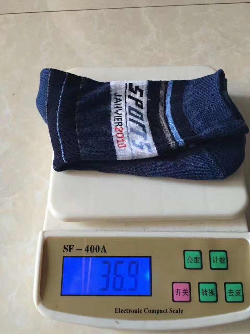 Street stall polyester-cotton double yarn socks for boys and girls aged 9 to 13, loose-fitting socks, lace socks, autumn and winter socks Application Scenario
