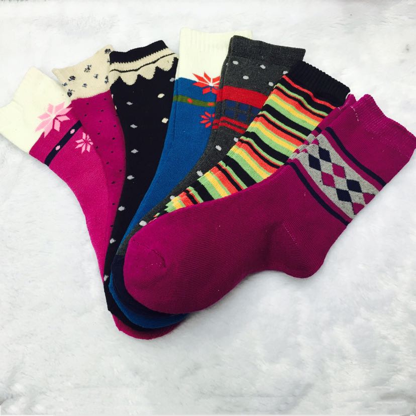 Extra-thick and thickened warm women's socks for street stalls, cold-resistant towel socks for autumn and winter, fleece full loop socks details Picture