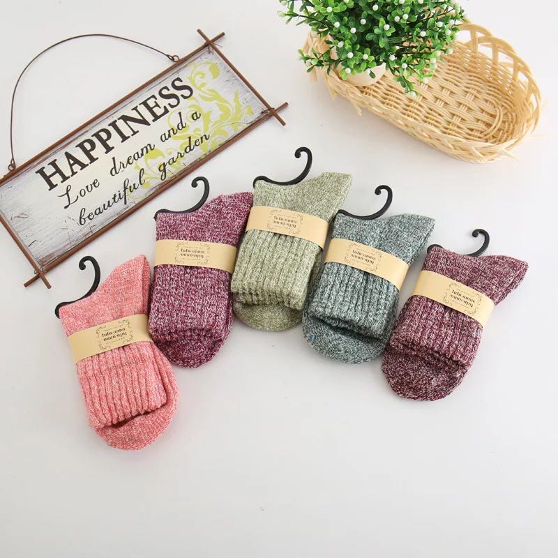 Winter Japanese-style wool socks for women, Korean solid-color cotton mid-calf warm thickened wool student retro short socks details Picture