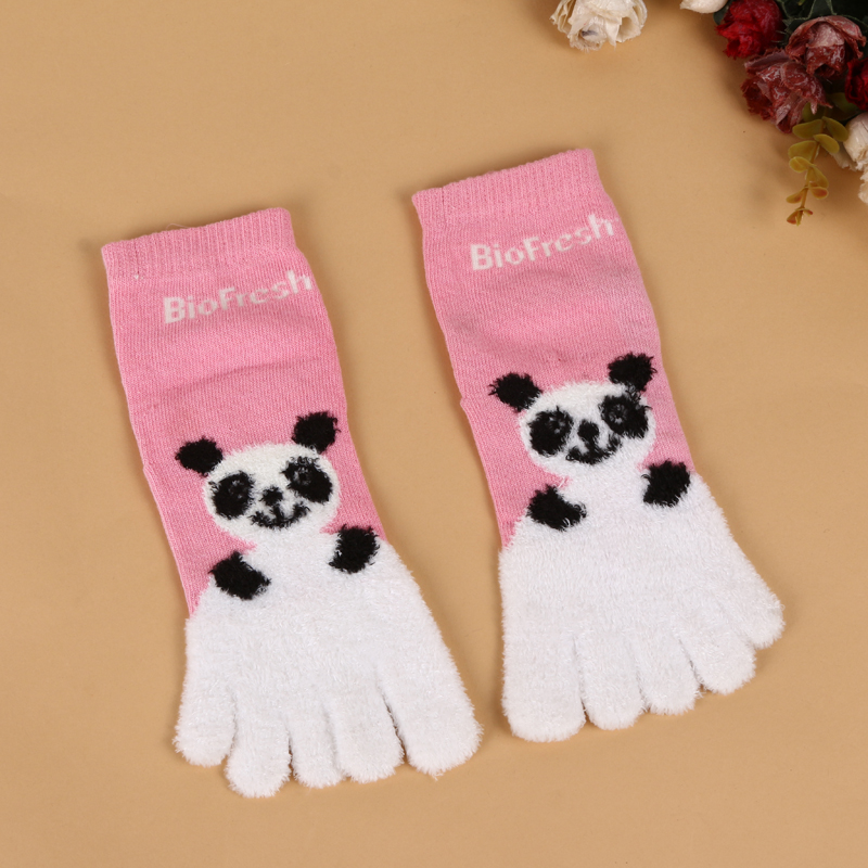 Hyatt Rabbit 2017 New Winter Comfort Warm Five Finger Socks Cartoon Women's Socks For Children details Picture