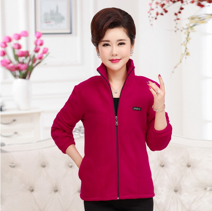 For middle-aged and elderly women, autumn wear: fleece jackets, fleece sweatshirts, and solid-color tops for mothers