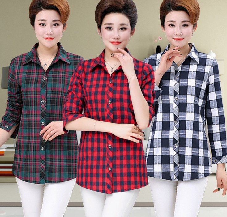 Long-sleeved cardigan T-shirts for middle-aged and elderly women with button-down pockets and thermal jackets are best-selling items in rural areas