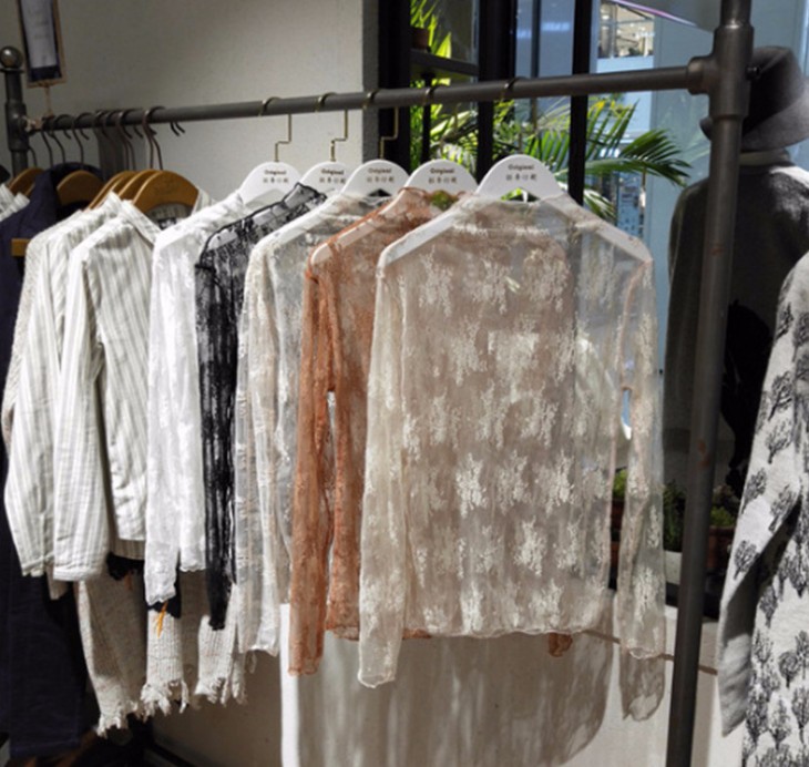 See-through base layer, women's net chiffon, versatile lace black sexy top, pullover, long-sleeved chiffon Application Scenario