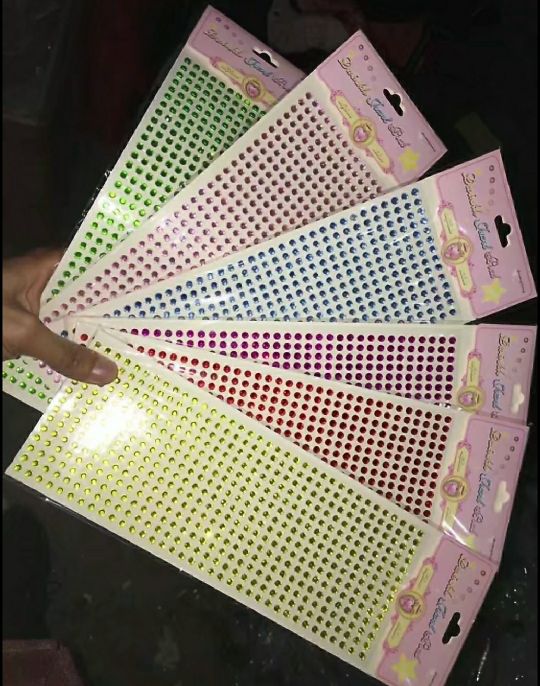 长卡5mm亚克力车贴  颜色可混  可按照客人LoGo定做