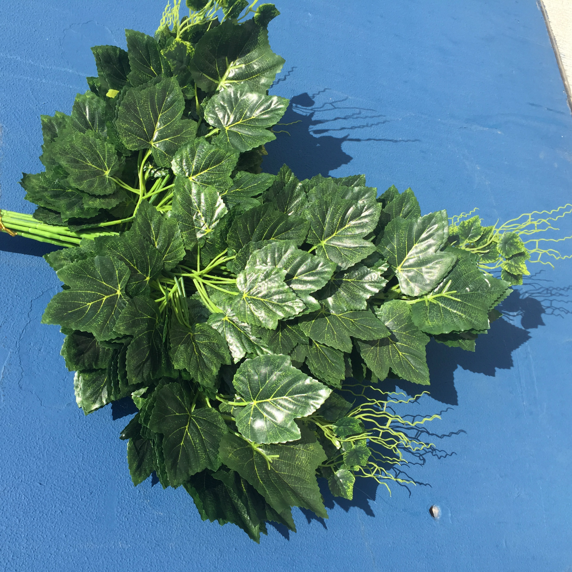 Simulation grape leaf simulation banyan leaf simulation bamboo leaf simulation red maple simulation lawn simulation flower simulation grape thumbnail