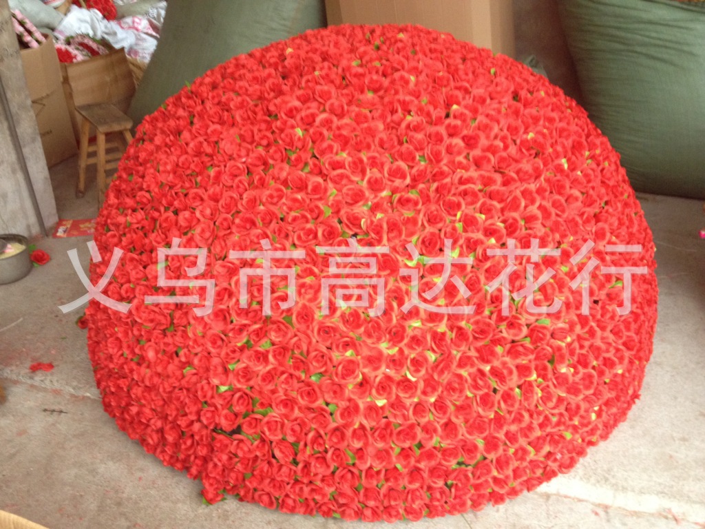 2-meter rose artificial flower balls are available for wholesale from flower ball manufacturers. Custom-made wedding flower balls are of various shapes