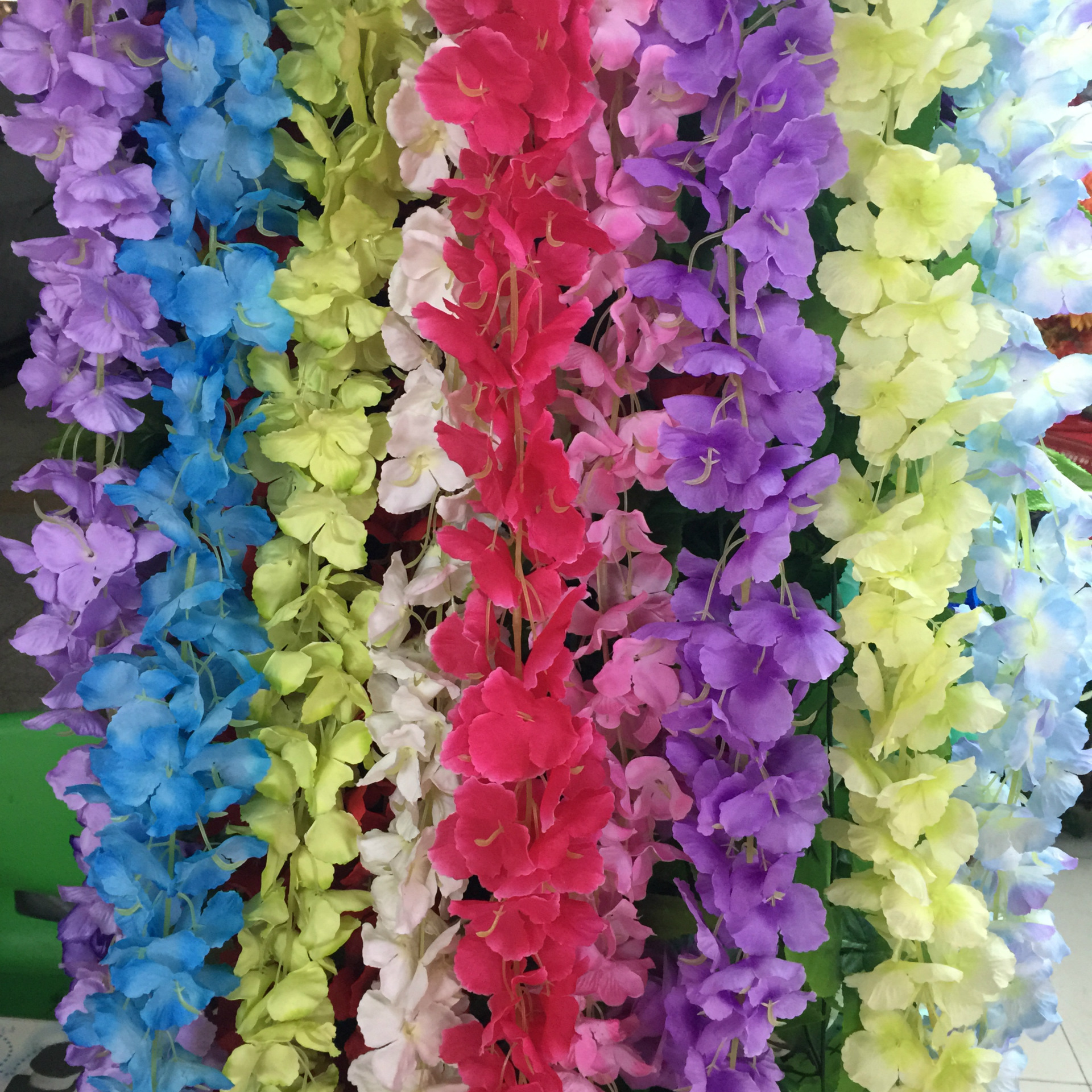 Wholesale artificial flower strips, artificial hydrangea flower strips, violet wall-hung flower vines, artificial wisteria flower strips, wedding tofu pudding skewers