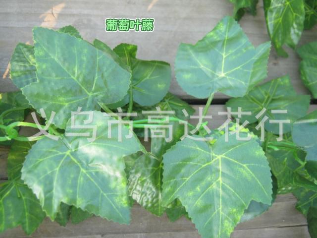 High-end simulated watermelon leaf vine, high-density white-edged lotus leaf vine, living room, country, air conditioner decoration, wedding dress details Picture
