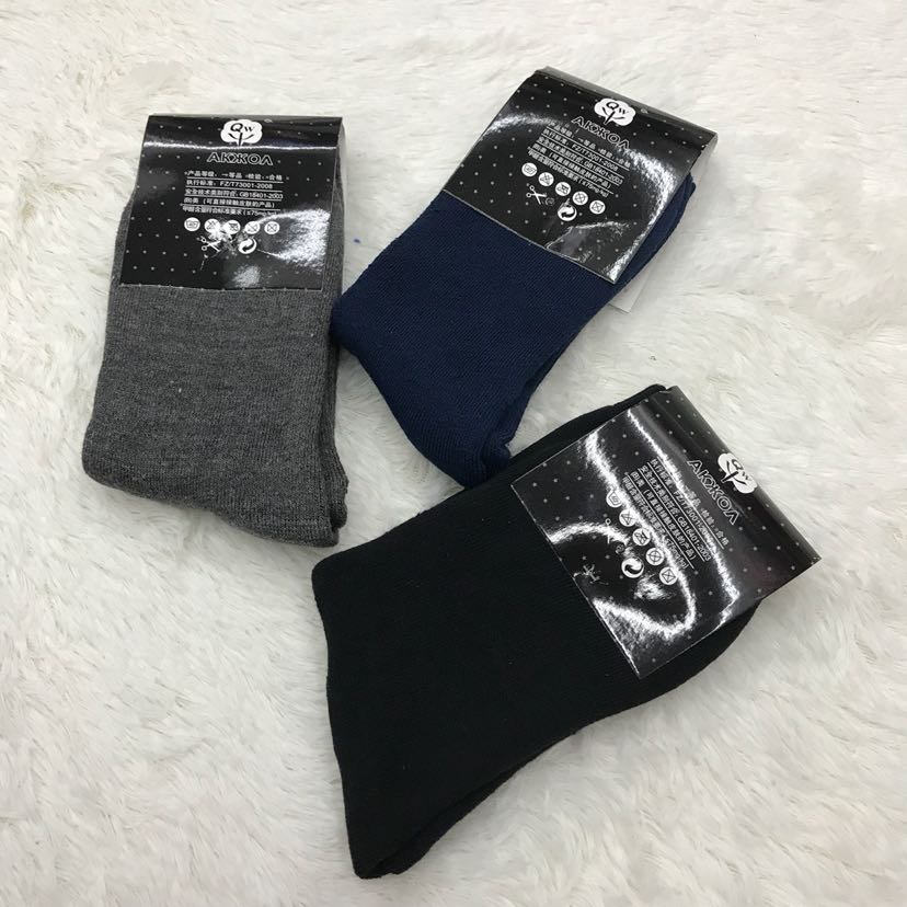 Men's autumn and winter rabbit wool socks for street vendors, thickened and warm with loops and fleece, Korean version deodorizing and sweat-absorbing men's mid-calf socks