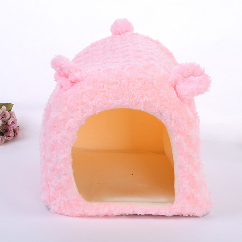Wholesale of three-piece set of breathable dog beds and dog pads for cute pet piggy and dog houses Application Scenario