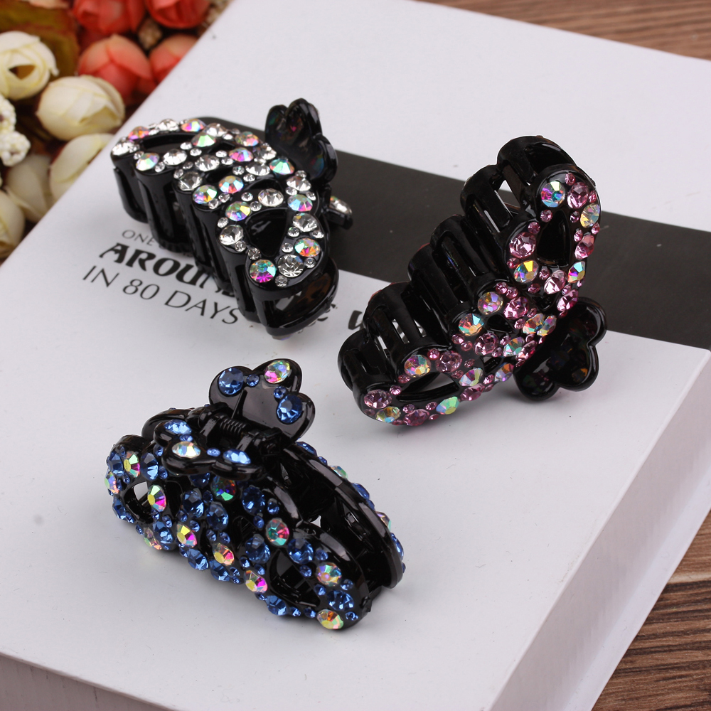 Water diamond acrylic hair clips, headwear, bangs clips, top clips, simple hair accessories, hair grips, 10-yuan store, boutique accessories Application Scenario