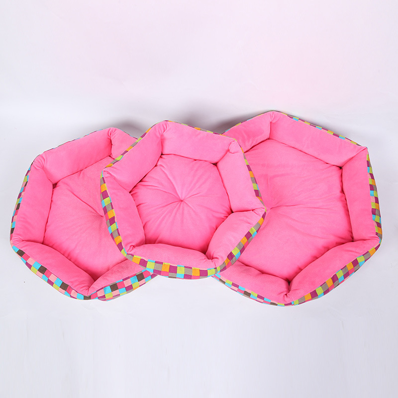 Wholesale of best-selling dog bed pet supplies, candy-colored all-season universal small and medium-sized dog bed cushions Application Scenario