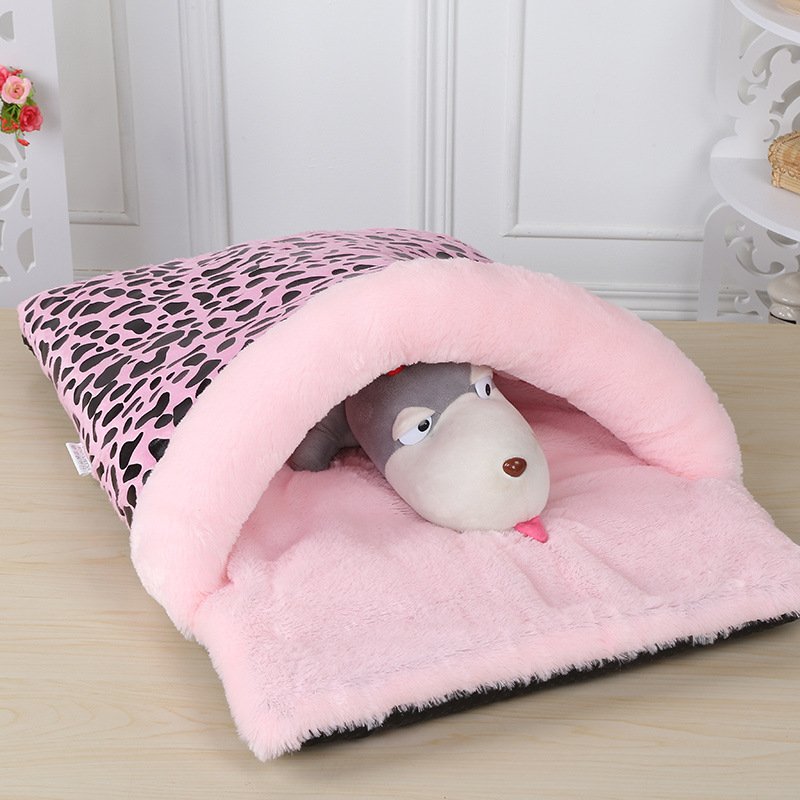Pink slippers, pet supplies, dog pet bed pads, printed seat cushions Application Scenario