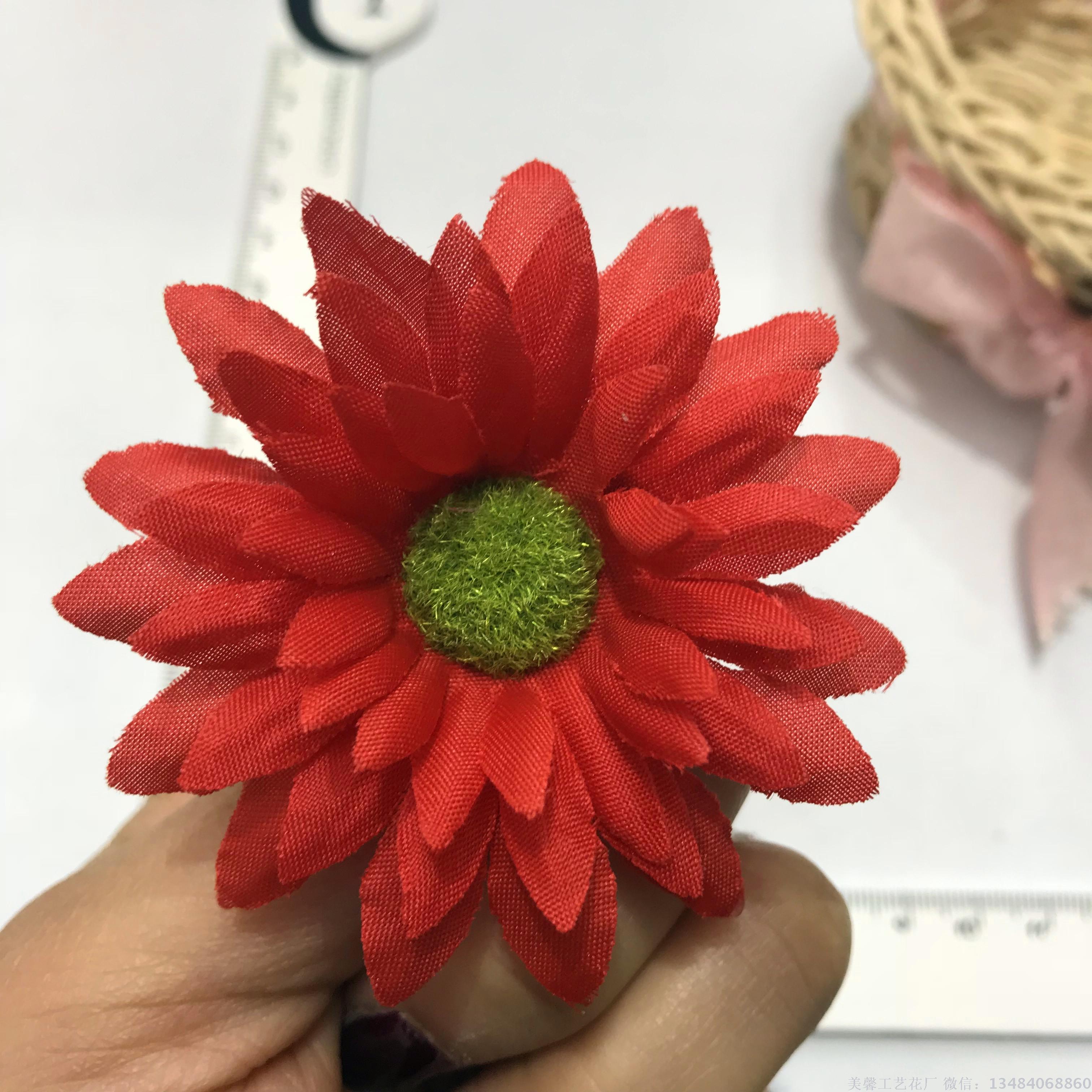 Wholesale of simulated small sunflower flower heads, African Daisy flower heads, and small chrysanthemum flower head accessories in stock Application Scenario