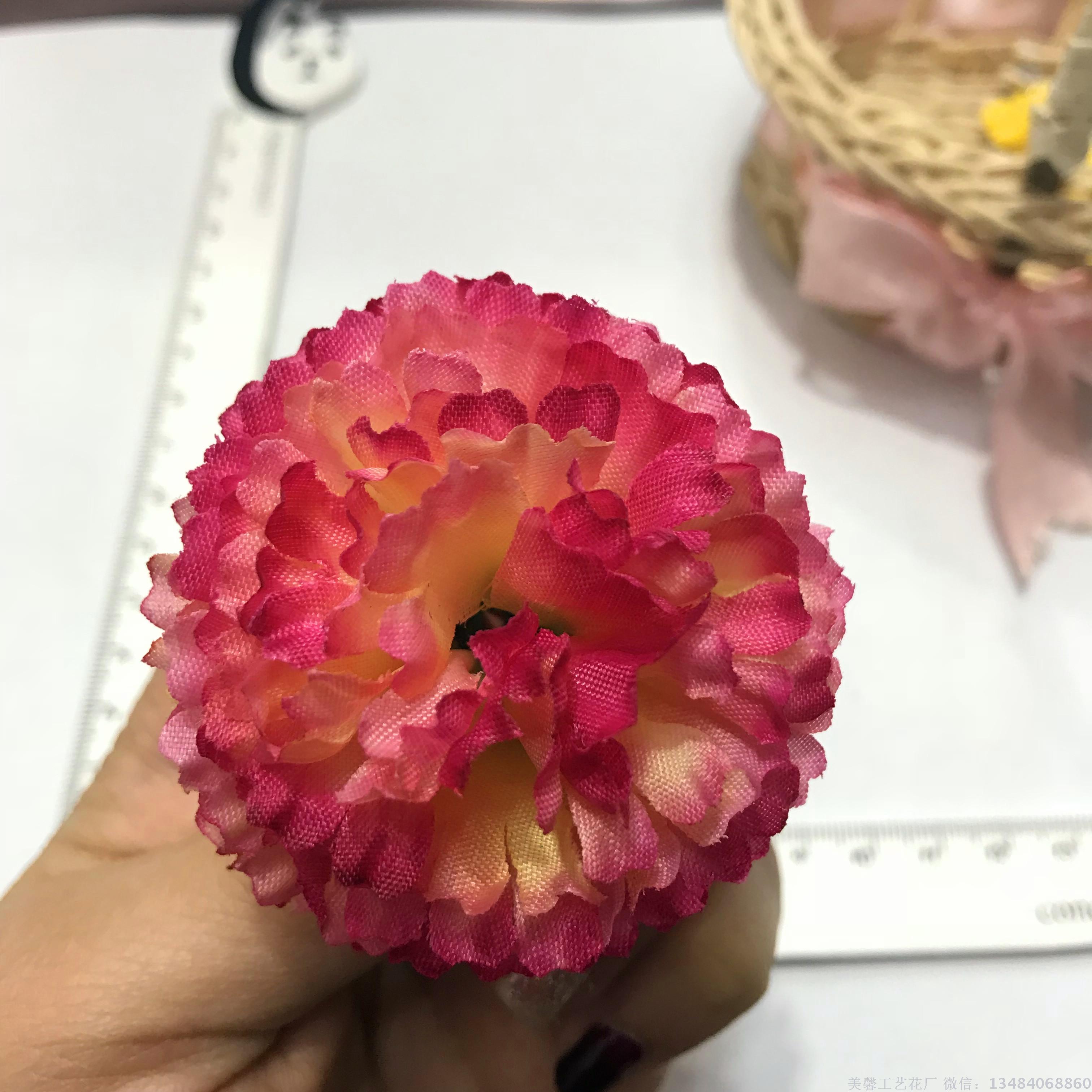 Artificial flower heads, simulated chrysanthemum flowers, silk fabric, and silk flower pieces are available for sale. Custom orders based on samples are also available Application Scenario