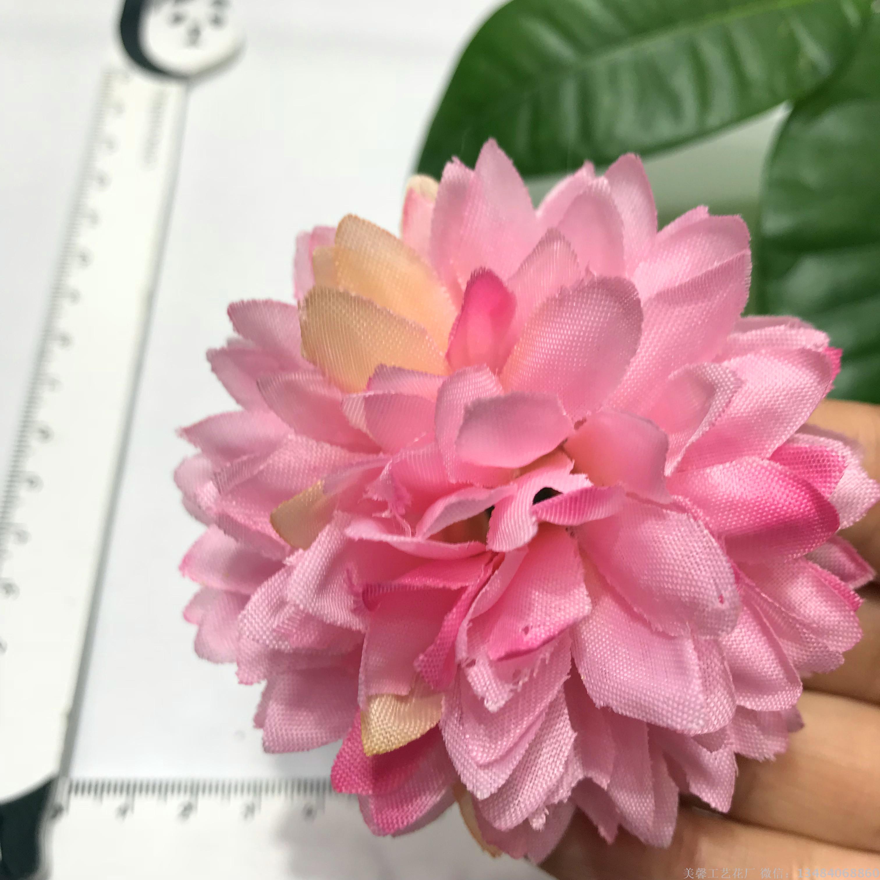 Simulated ball chrysanthemum head, ping-pong chrysanthemum flower, prickly ball chrysanthemum, small scallion flower, wedding flower wall decoration, flower arrangement, garland Application Scenario