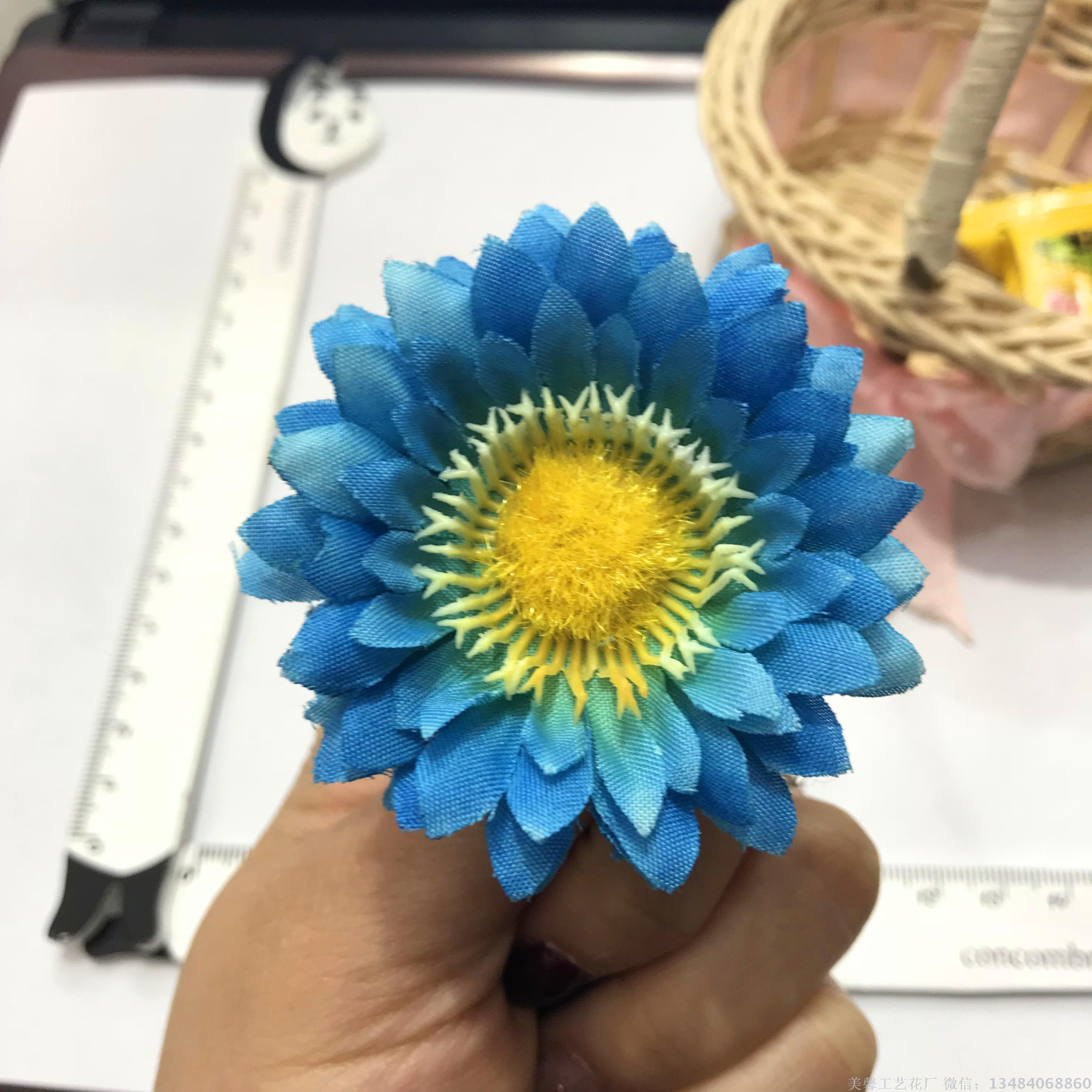 Handmade silk flower, artificial flower, and small chrysanthemum head ornaments and accessories Application Scenario