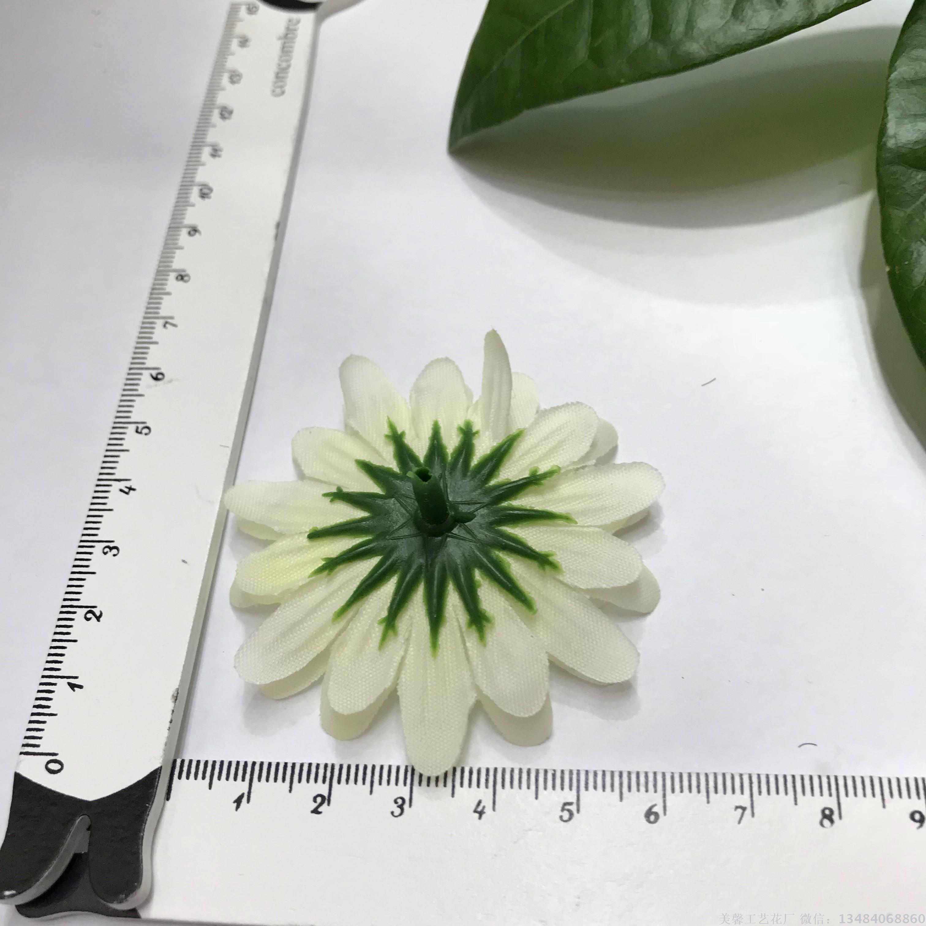Simulated flower craft, small sun flower head, chrysanthemum flower, silk fabric, silk flower Application Scenario