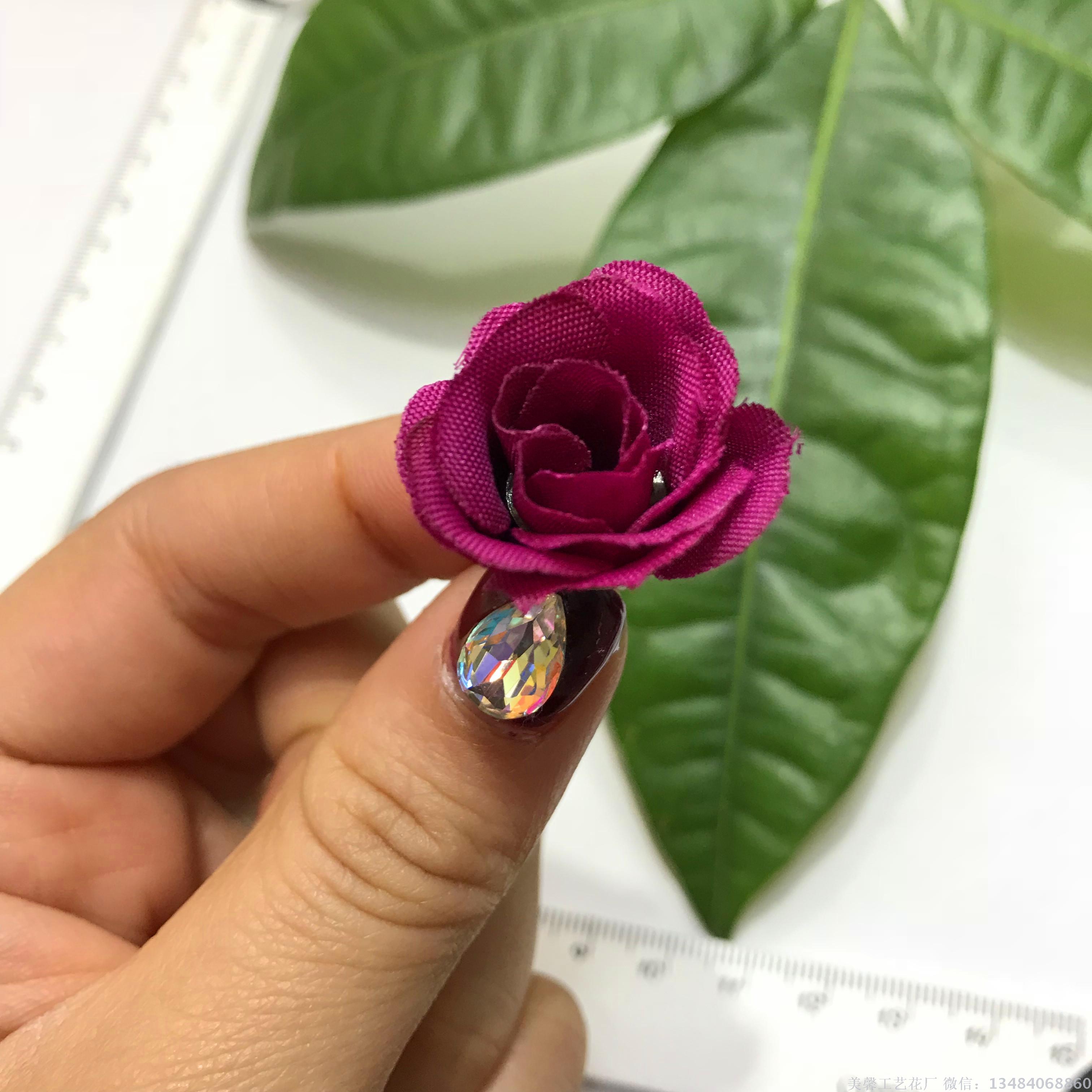 Small rose head simulation flower, artificial filigree fabric flower head accessories and supplies Application Scenario