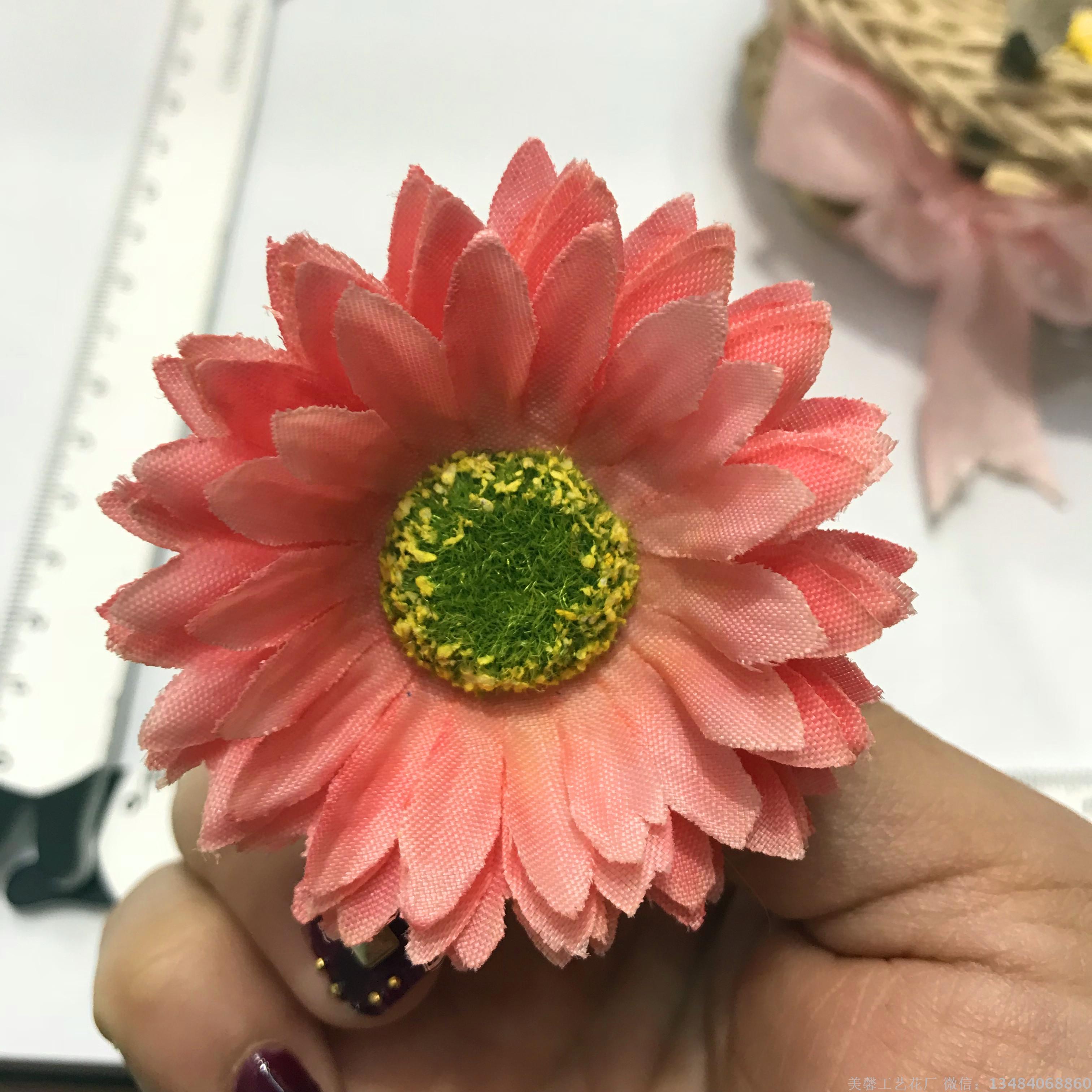 Imitation silk fabric flower, small chrysanthemum flower, artificial silk flower head ornaments and accessories Application Scenario