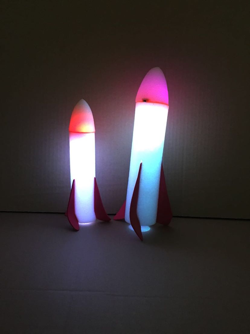 10456B Lighted rocket launcher full figure