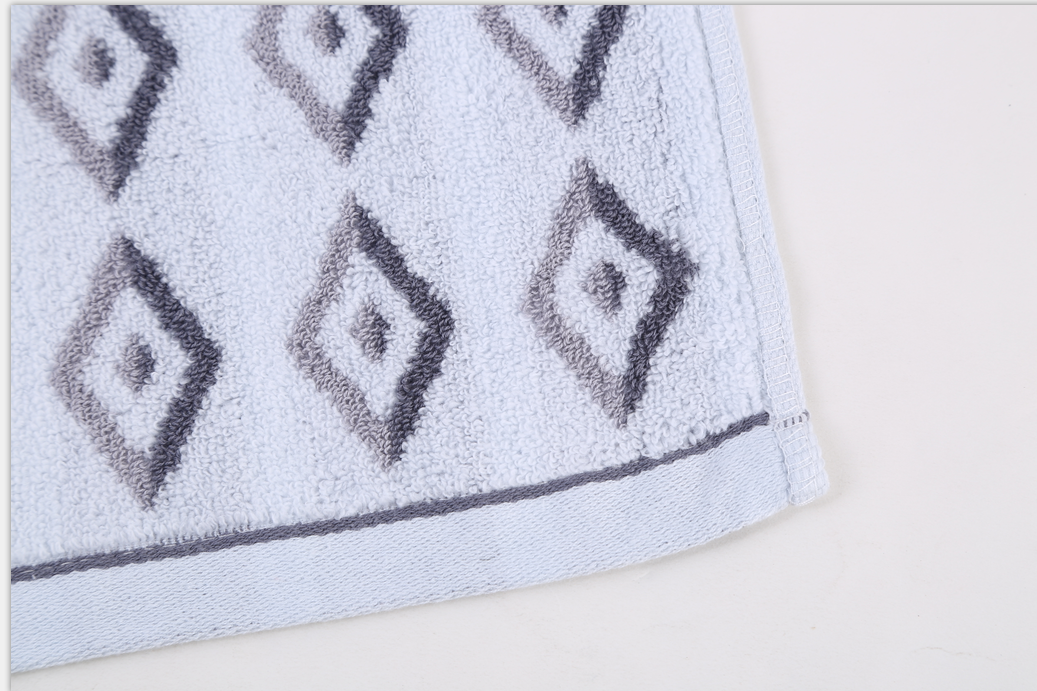 All-cotton diamond-shaped children's face towel for washing the face details Picture