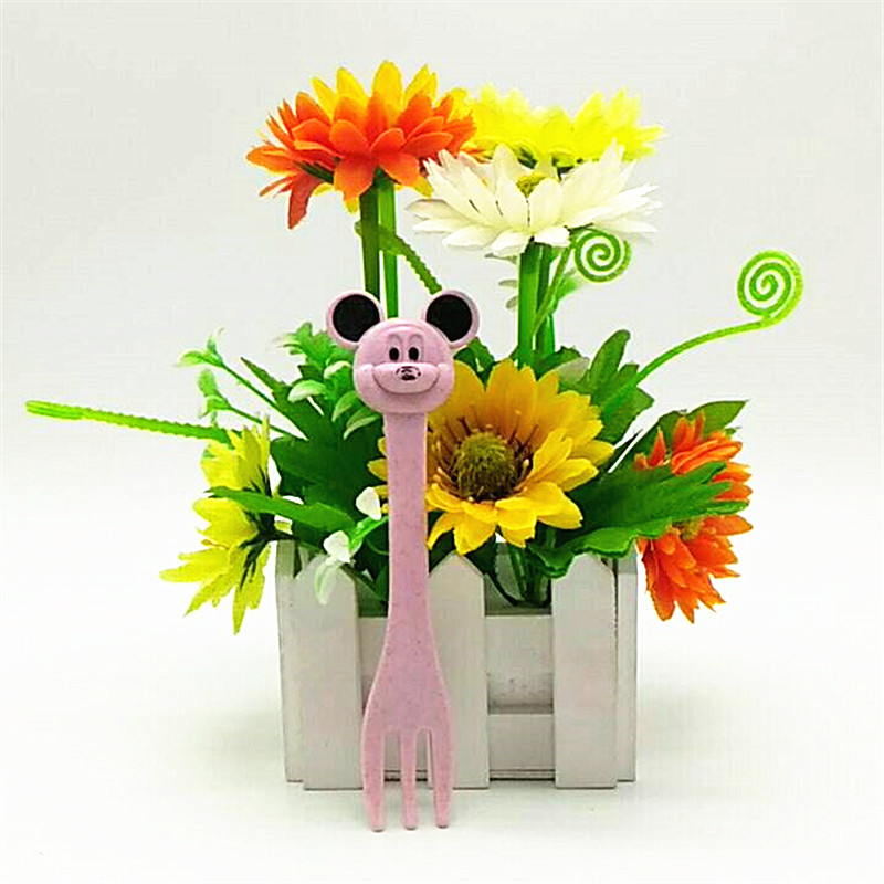 Sunshine Department Store's 2-yuan self-produced and self-sold premium bagged wheat straw household children's wheat aroma fork and spoon set Application Scenario