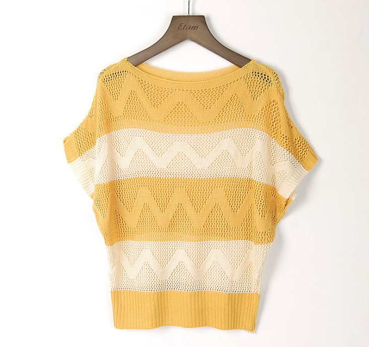 One-neck hollowed-out knitted blouse 蝙蝠衫 loose short-sleeved air-conditioned shirt Application Scenario