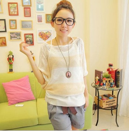 One-neck hollowed-out knitted blouse 蝙蝠衫 loose short-sleeved air-conditioned shirt details Picture