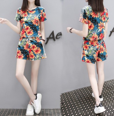 A large-sized loose and slimming two-piece set of fashionable and stylish shorts and wide-leg pants for women Application Scenario