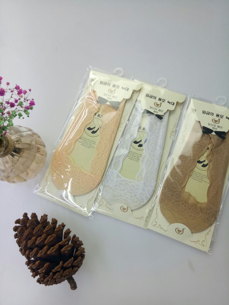 New invisible lace boat socks for women, spring and summer thin silicone anti-slip breathable shallow opening versatile socks, other categories 8010 Application Scenario