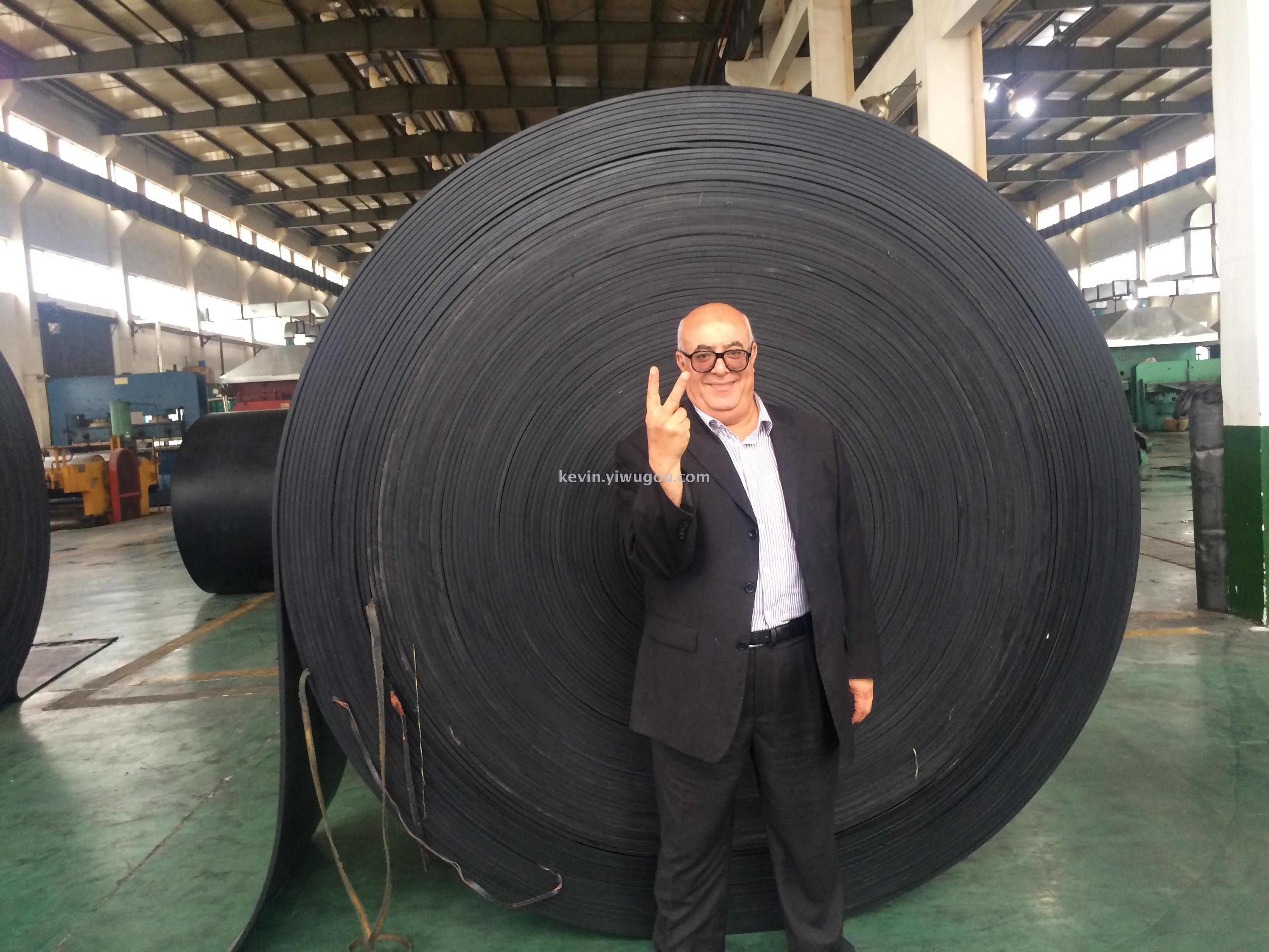 Construction conveyor belt