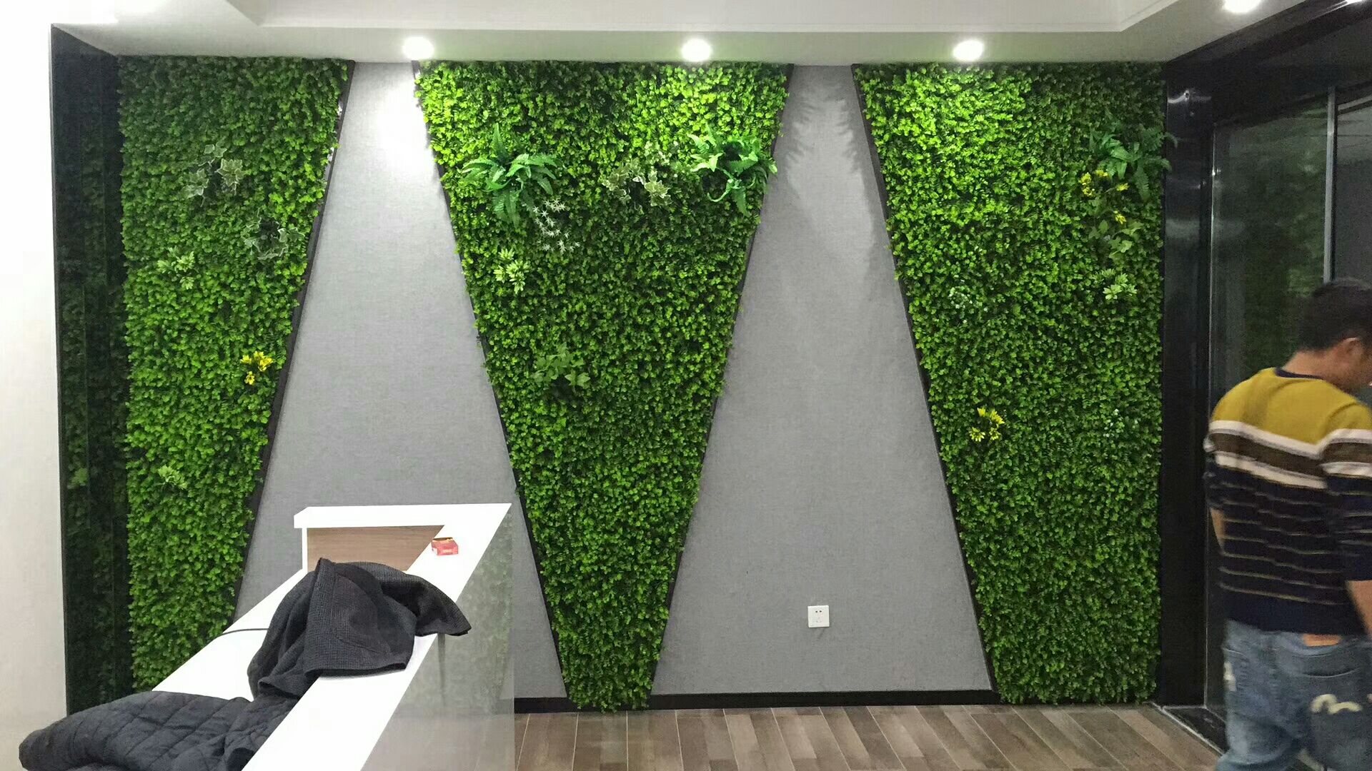 Artificial plant wall lawn, artificial plant wall plastic lawn. Contact number: 151057926