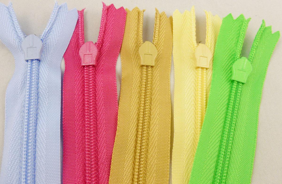Invisible zipper edge