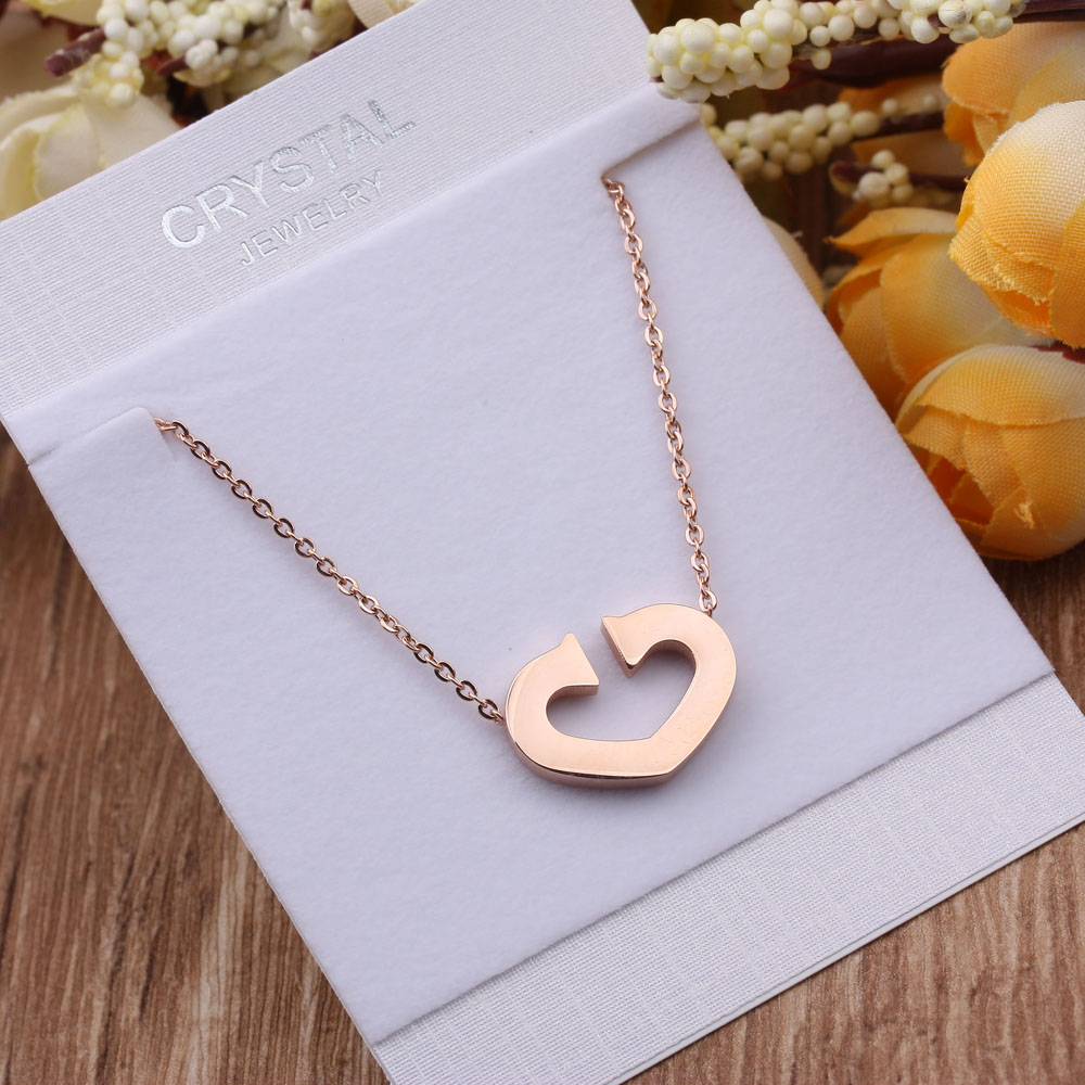 Japanese and Korean titanium steel necklace, elegant short rose gold collarbone chain, 10 yuan, boutique accessory store, premium accessory store