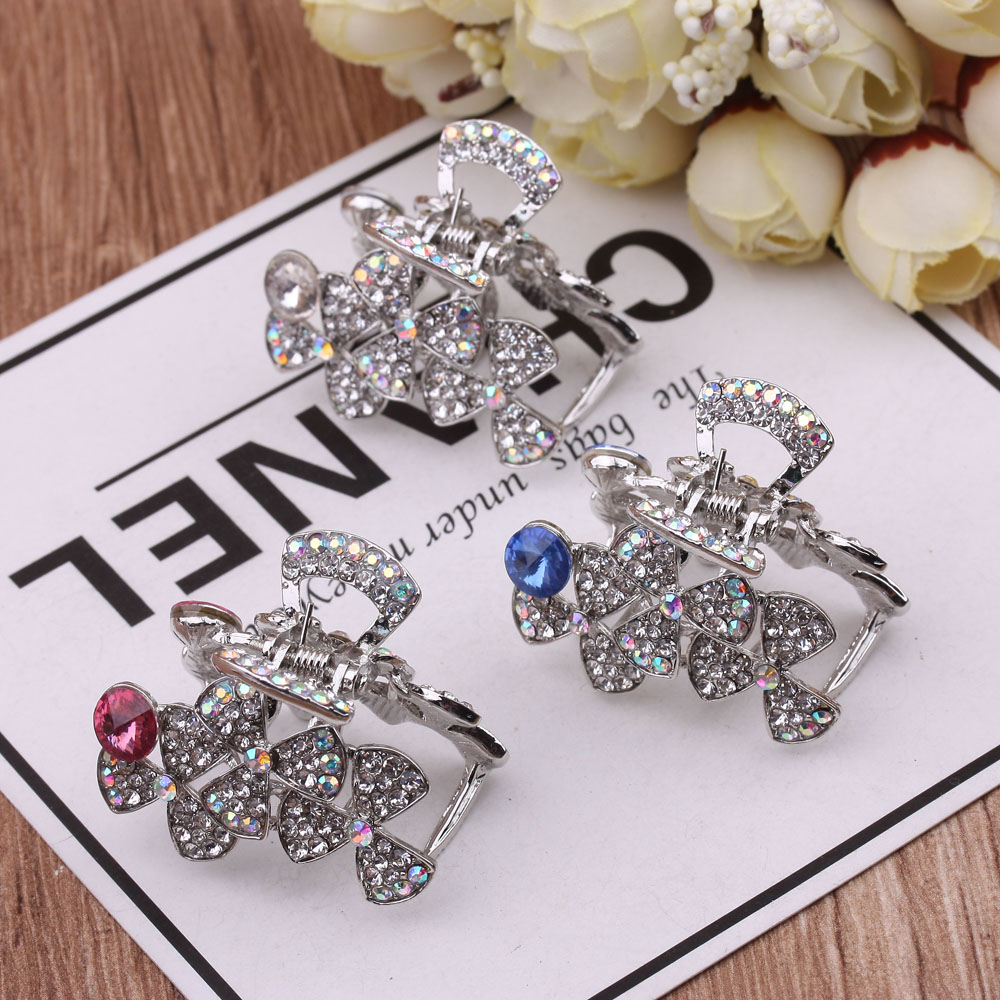 Alloy diamond-encrusted hair accessory, hair grips, retro bow, medium size, black metal medium grips, updo, hair clips, ponytail headwear Application Scenario