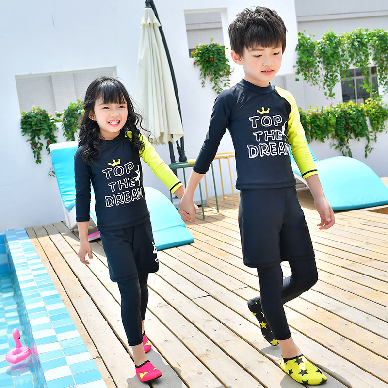 2018 Children's swimsuits for boys and girls, sun protection one-piece long-sleeved swimsuits, three-piece diving suits, small, medium and large children's swimming suits