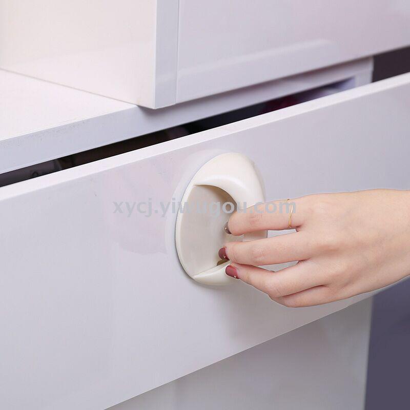 The pasted door and window handles, circular bathroom drawer and cabinet door handles are convenient and practical