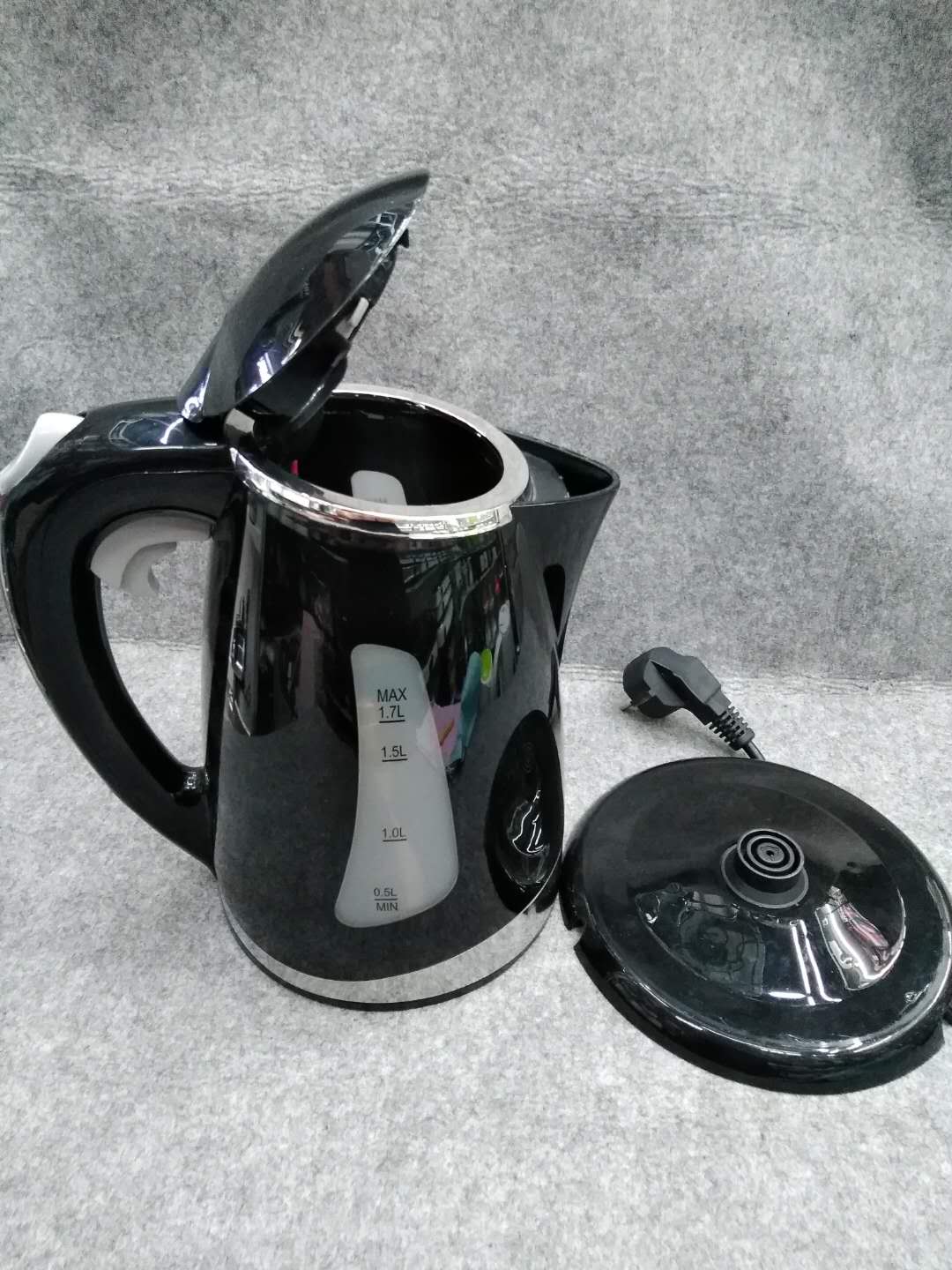 The electric kettle keeps warm and automatically cuts off power to boil water Specification image