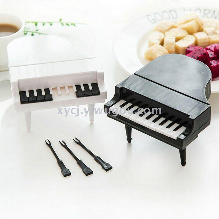 Piano-shaped keys, fruit forks, household fruit forks, creative children's fruit picks, fruit forks, plastic inserts Application Scenario