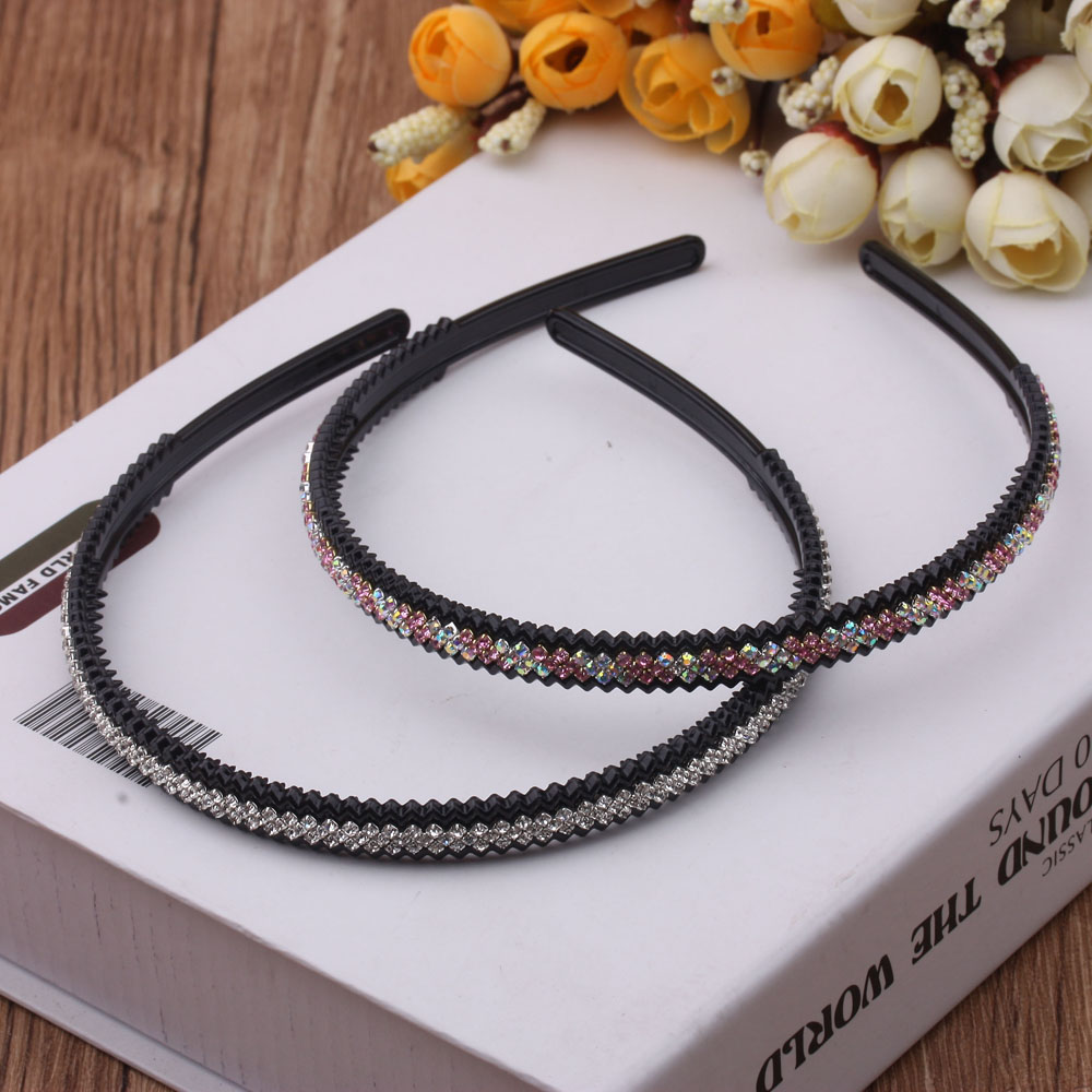 ومحل 10 دولارات، تمتلئ الحلية آكريك بحفر رؤوس الأطفال من الأطفال والفتات والشعر المشبك details Picture