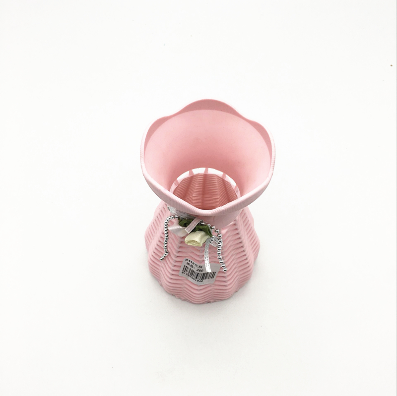 Sunshine Department Store plastic woven vases, dried flowers, fresh flowers, home decoration flower vases, decorative bottles Application Scenario