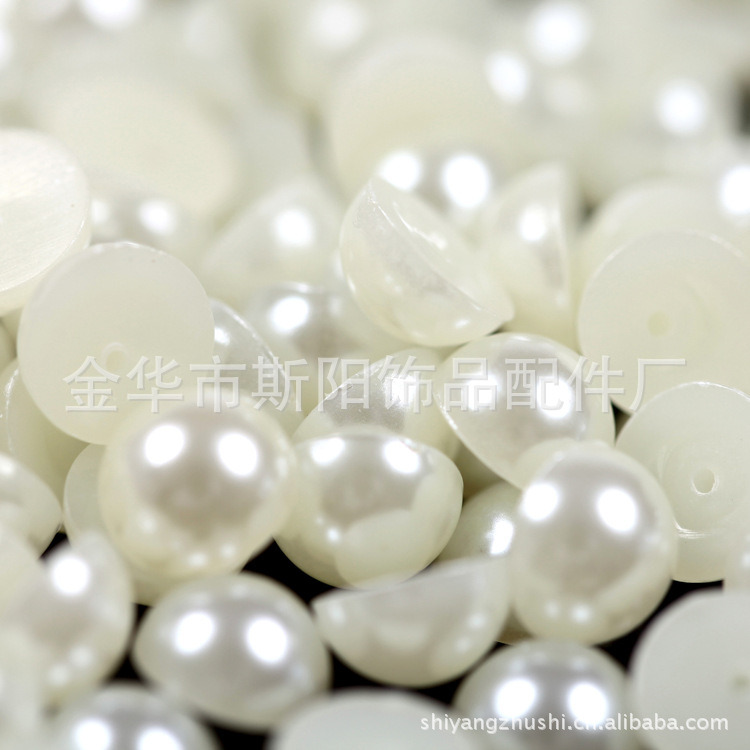 The manufacturer supplies a large quantity of 13MM half-sided plastic lacquered bead clothing accessories and Yiwu jewelry accessories details Picture