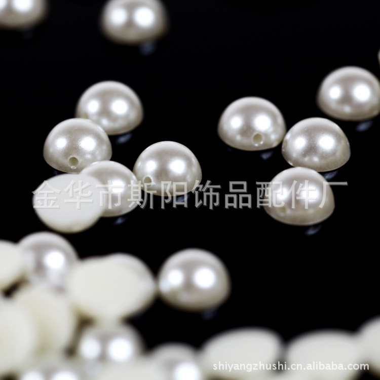 We supply mobile phone cases, beauty materials, hair accessories, diy ornaments, resin beads, loose beads and sell them by the pound details Picture