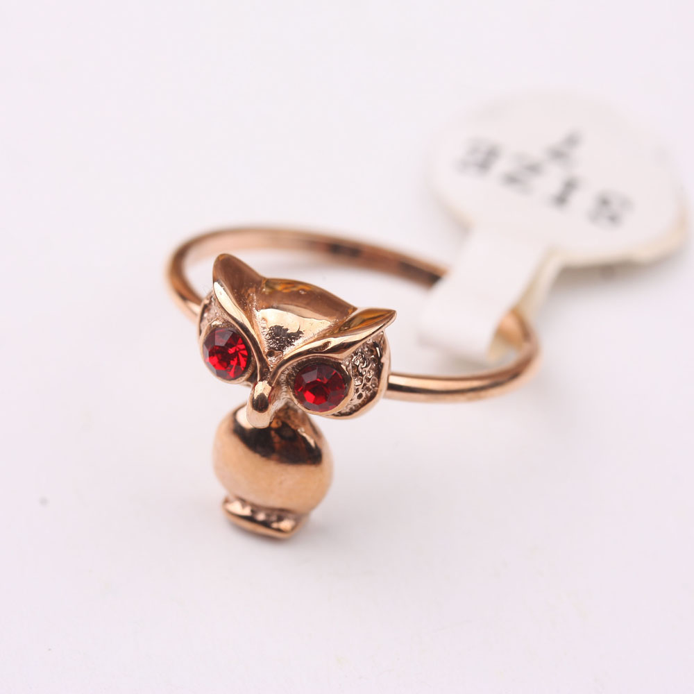 10-yuan store boutique supply rose gold titanium steel ring, Korean style fashionable diamond-encruted titanium steel ring tail ring for men and women Specification image