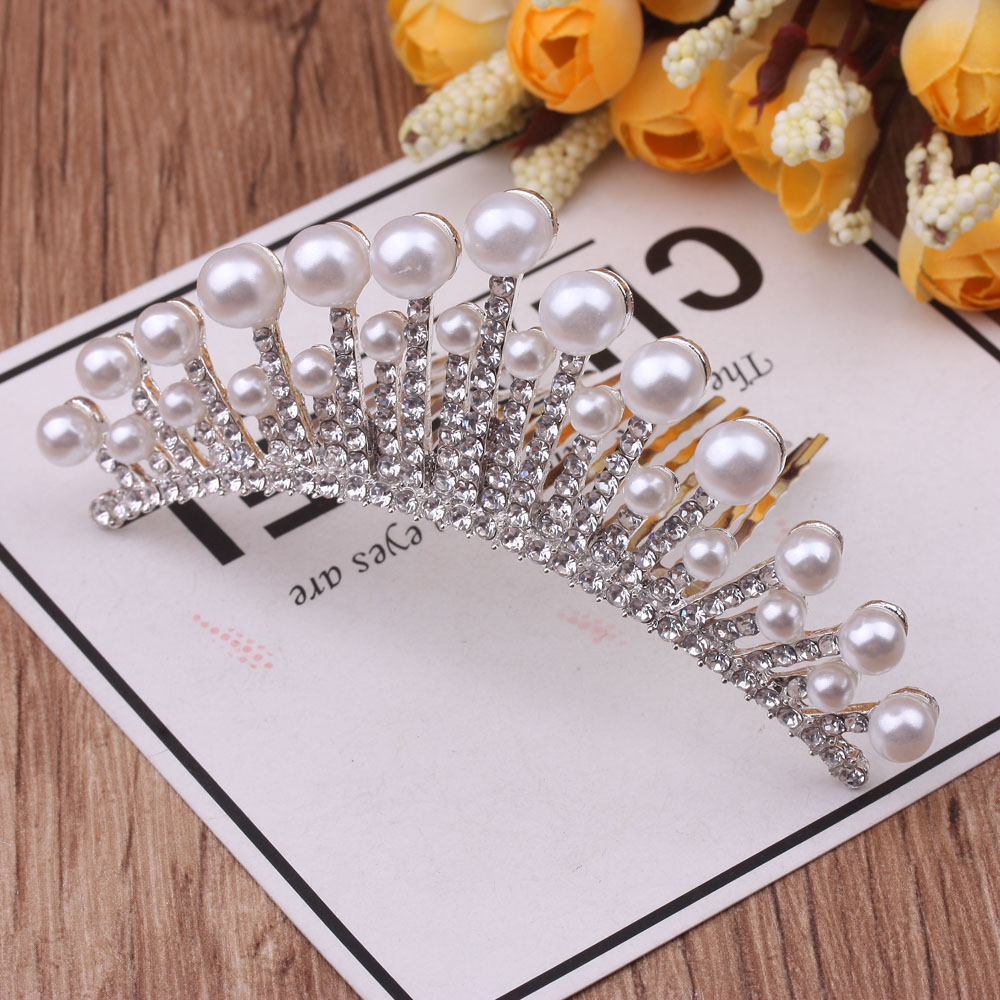 10-yuan store boutique supply: Children's crown headwear, water diamond hair comb, princess dance crown, girls' medium and large insert comb Application Scenario