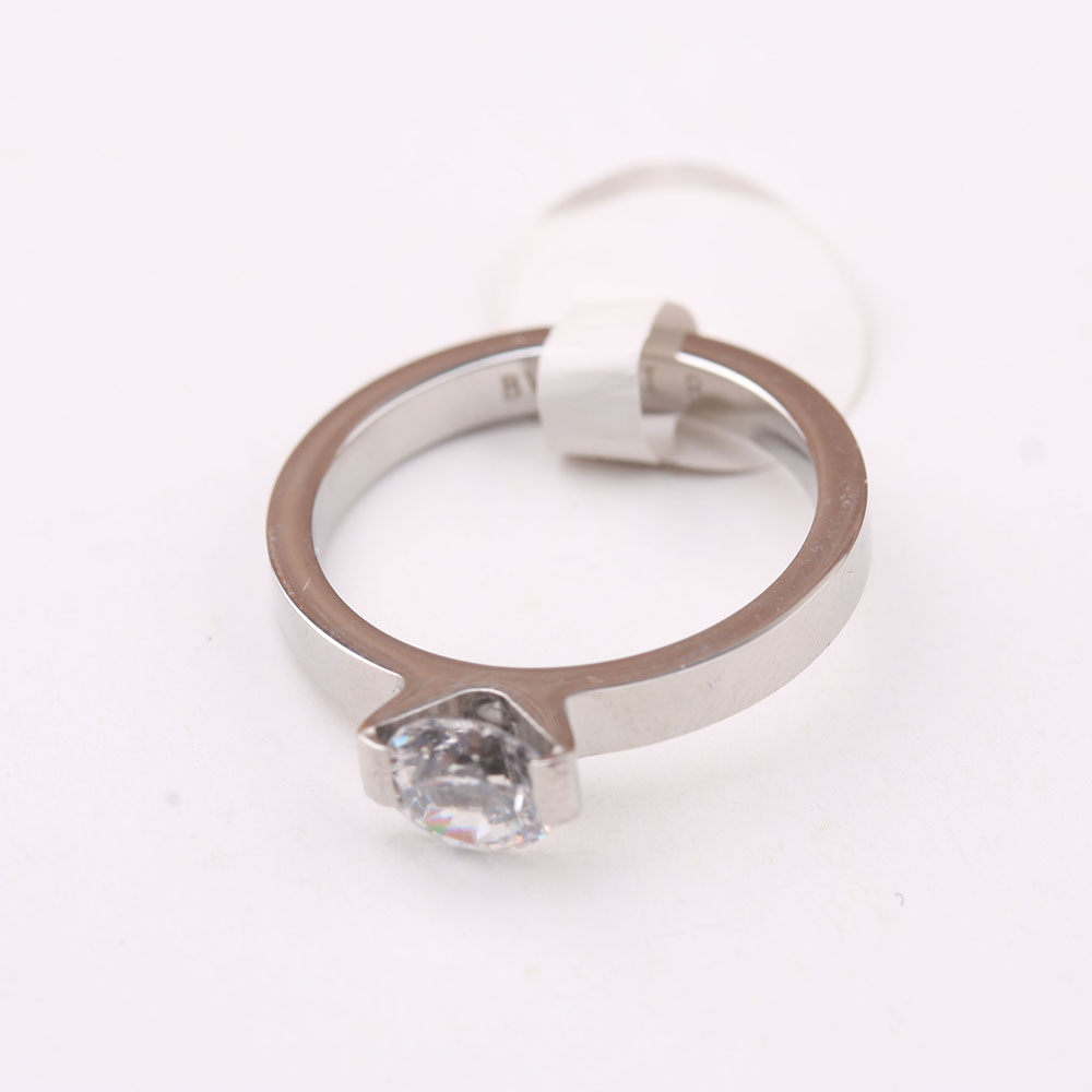 10-yuan store boutique supply rose gold titanium steel ring, Korean style fashionable diamond-encruted titanium steel ring tail ring for men and women Application Scenario